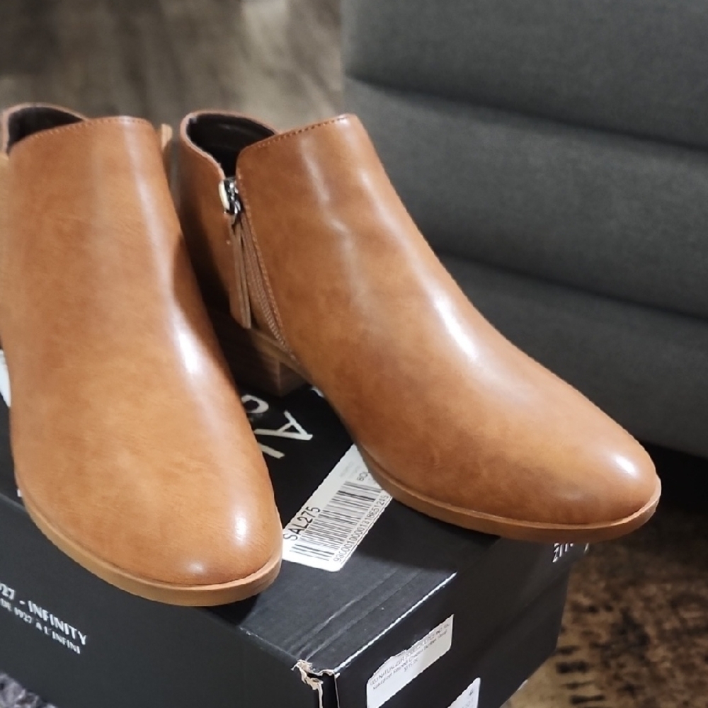 Naturalizer Tan Leather Ankle Booties with Side Zip - Picture 6 of 7
